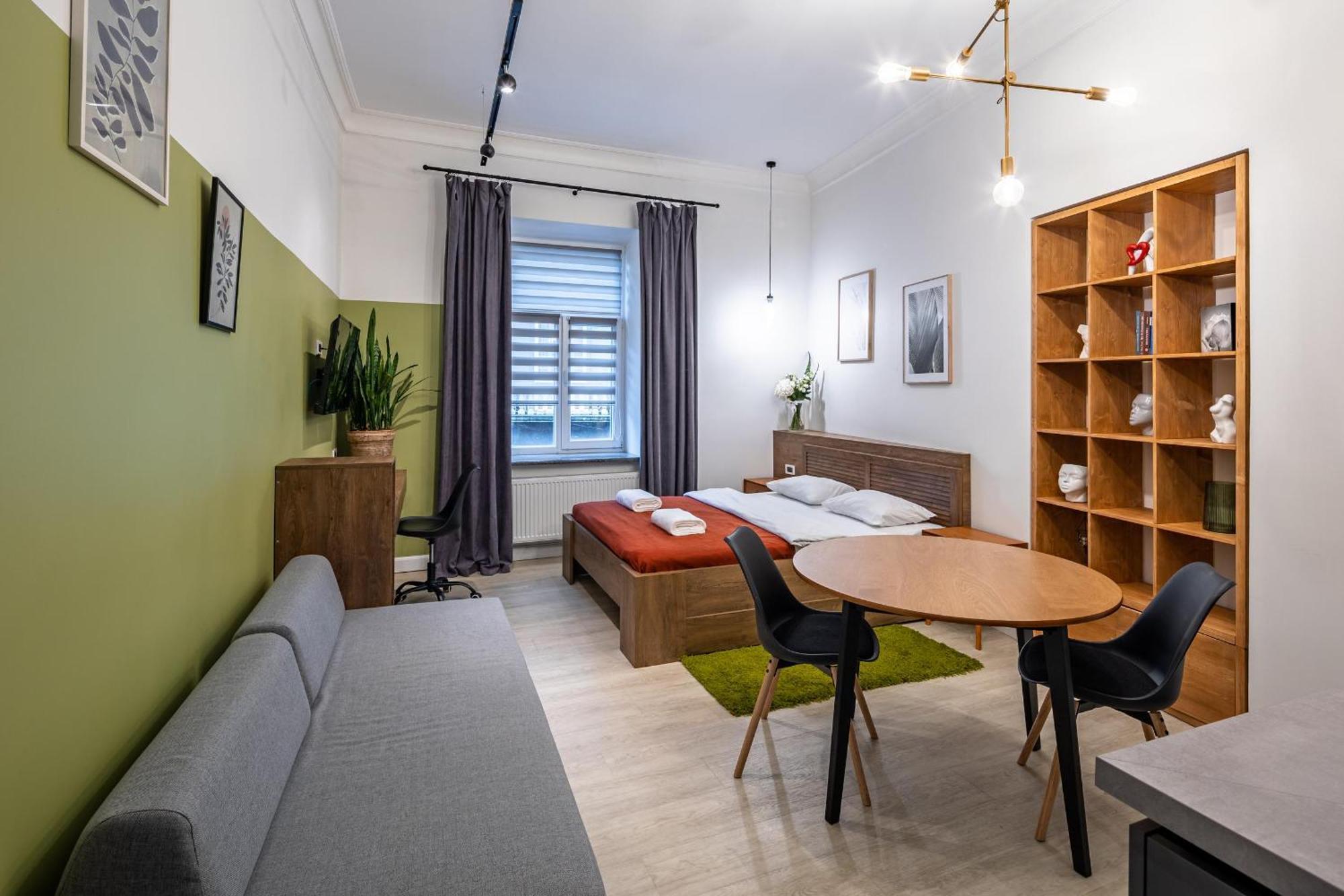 Apartamenty On Knyazya Romana Lviv Exterior photo