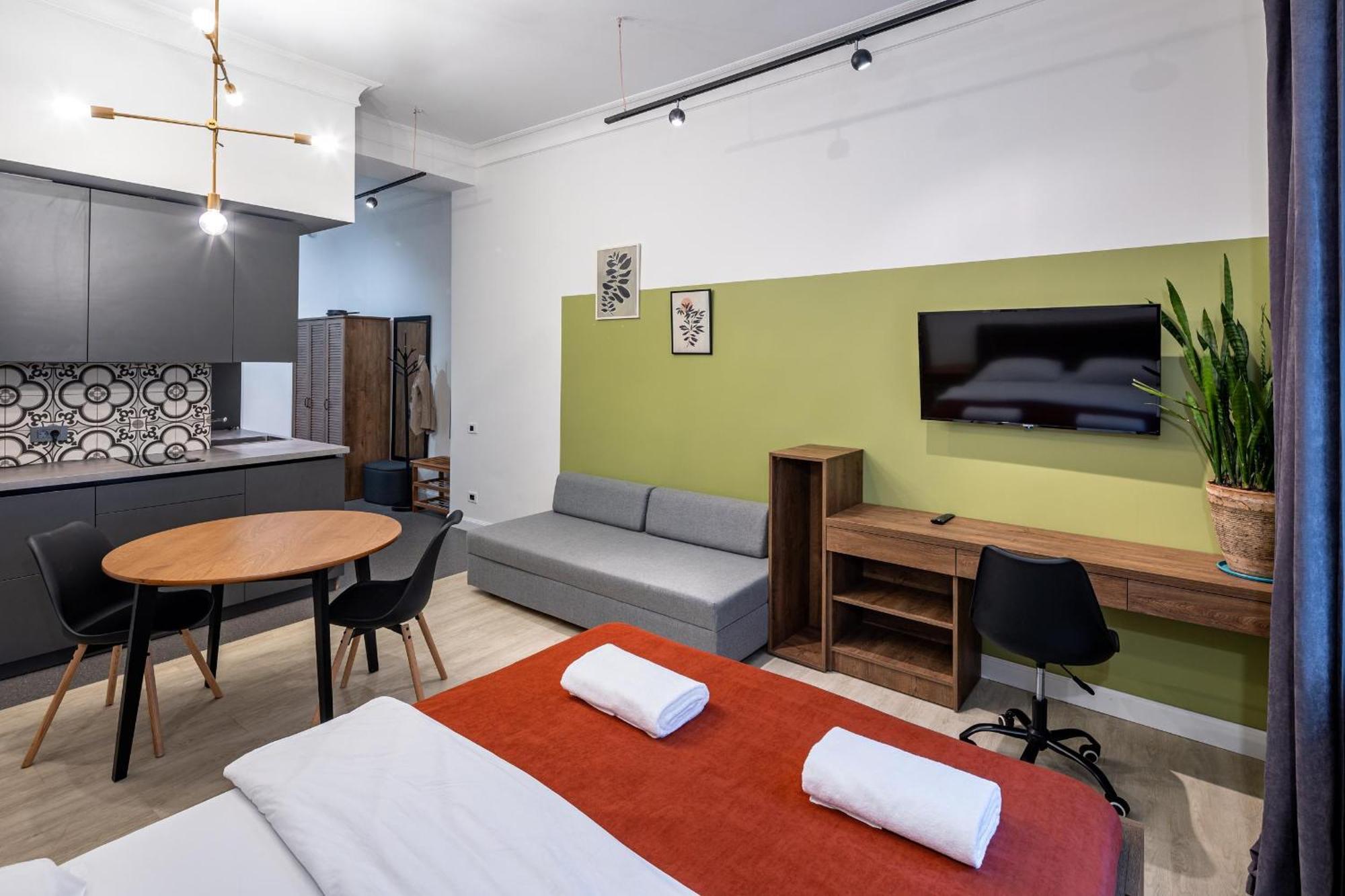 Apartamenty On Knyazya Romana Lviv Exterior photo