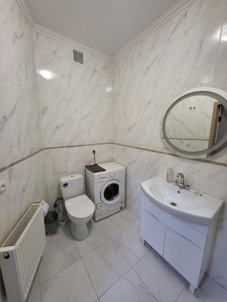 Apartamenty On Knyazya Romana Lviv Exterior photo